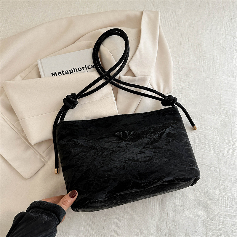 Bolsos de cercanías de gran capacidad para mujer 2024 primavera y verano nueva moda nicho textura de alta gama bandolera bandolera