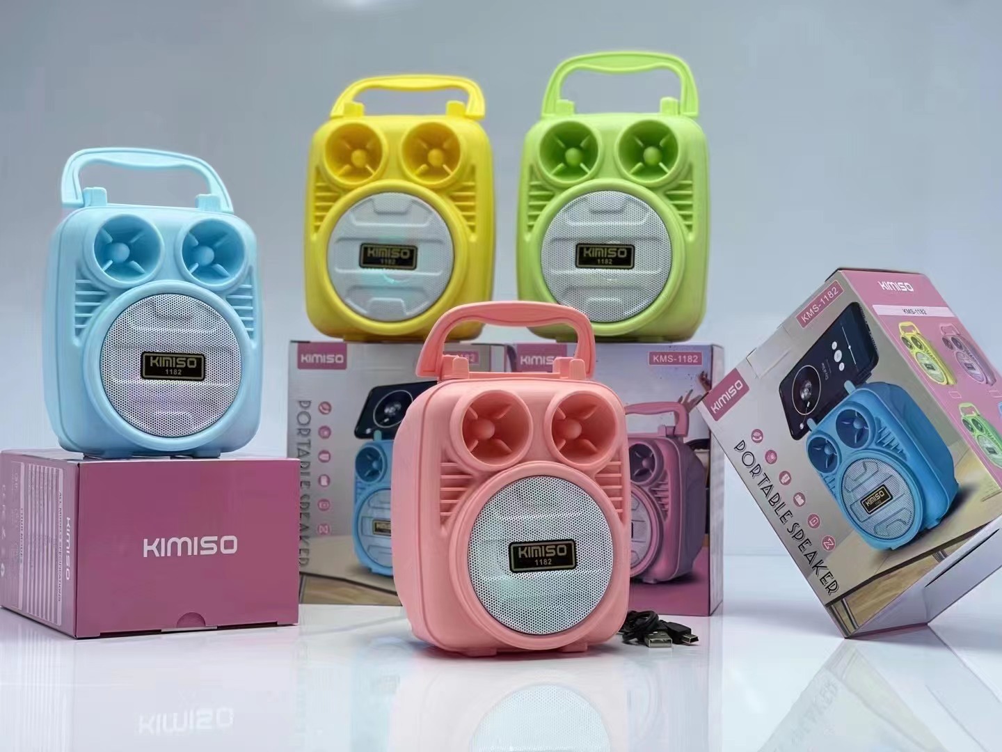 KMS-1182 altavoz Bluetooth portátil color macaron con luz LED, audio multifunción y soporte para móvil