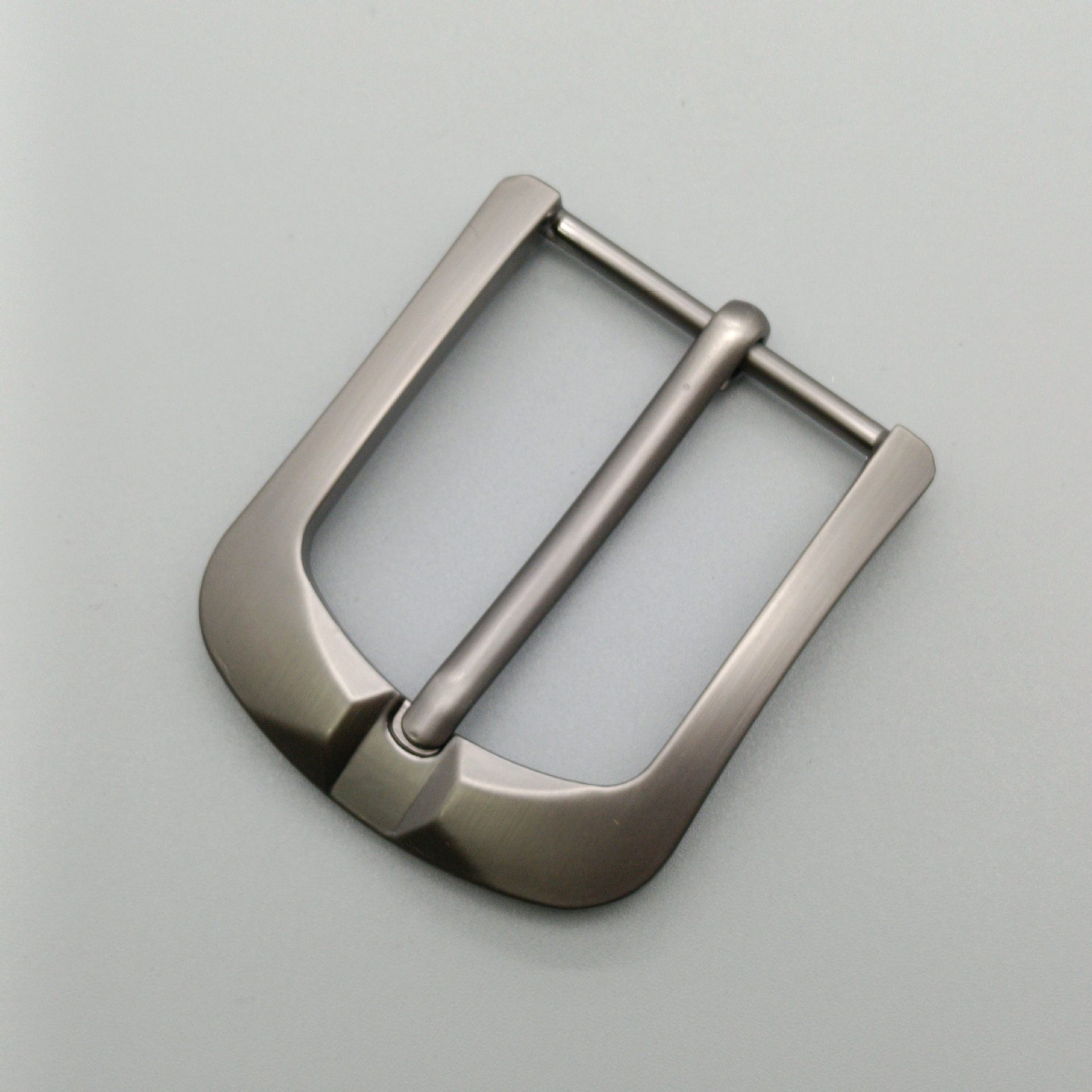 Comercio exterior al por mayor cinturón de aleación para hombres de alta gama hebilla 4.0 cinturón hebilla tipo aguja pistola de cuero dibujo negro