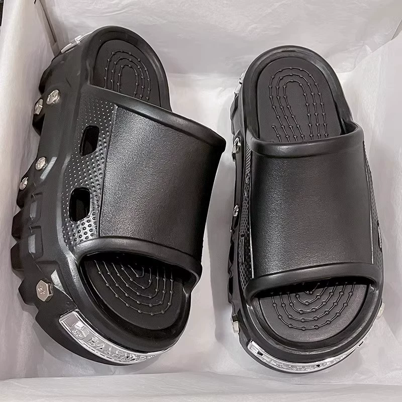 Женские сабо Paris 2025, новые, на толстой подошве, увеличивающие рост, с шипами, кроссоверные, металлические, закрытые, мужские шлепанцы