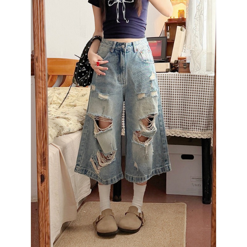 American Retro Style Ripped Wide-Leg Cropped Denim Shorts for Women, Summer High-Waisted Plus-Size Slimming Loose Straight Shorts American Retro Style Ripped Wide-Leg Cropped Denim Shorts for Women, Summer High-Waisted Plus-Size Slimming Loose Straight Shorts