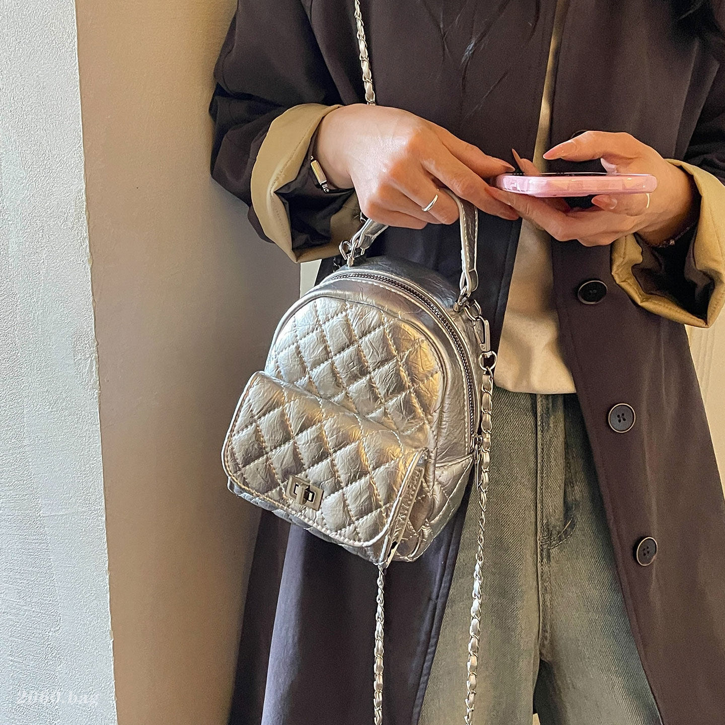 Bolsa de cadena de mochila, bolso pequeño, nuevo temperamento, estilo de ocio femenino, estilo de ocio femenino, 2026 universidad, viajes coreanos.