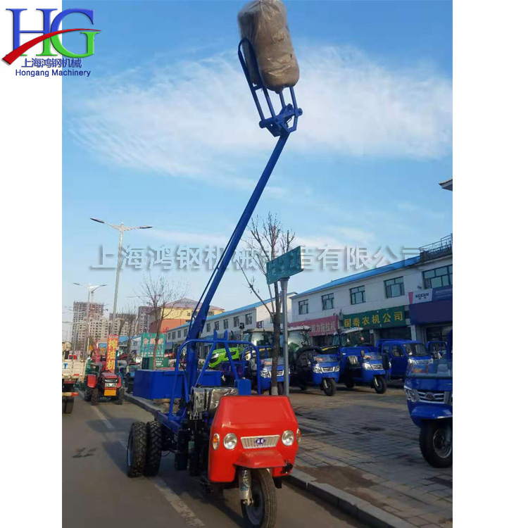 圆草捆运输车 自动捡拾自动装车 自动卸车操作牧草离田转运车