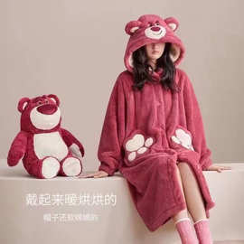 可爱草莓熊珊瑚绒睡衣女2024新款冬季睡袍加厚可外穿保暖服