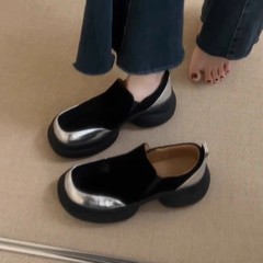 羊皮版のレトロなビスケットの底の厚い底は高くなります。
