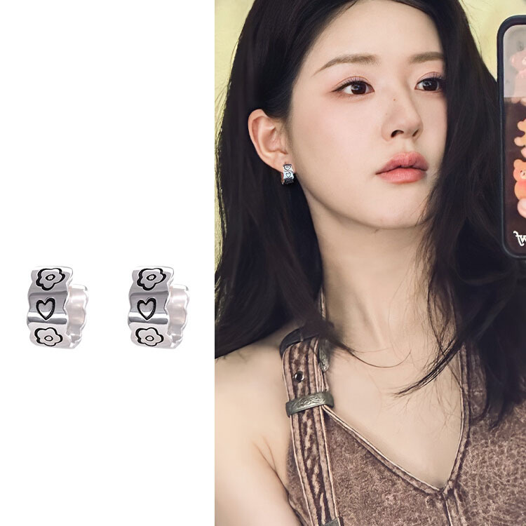 Small design retro earrings