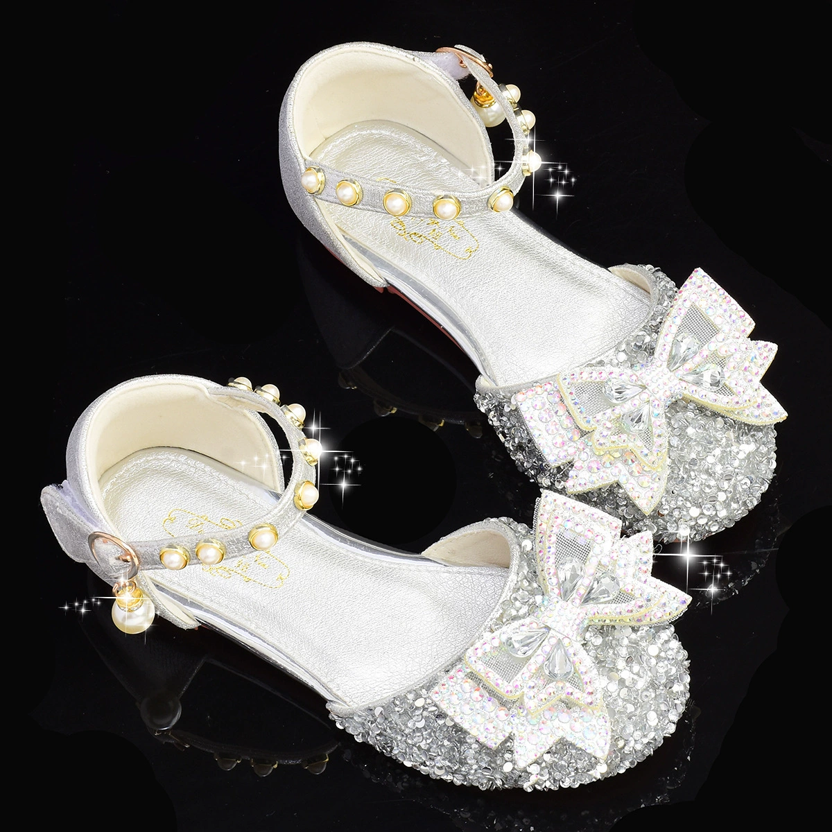 Детская обувь принцессы 2021 весна-лето Модные детские сандалии с закрытым носком обувь со стразами для девочек в западном стиле кожаная обувь с мягкой подошвой