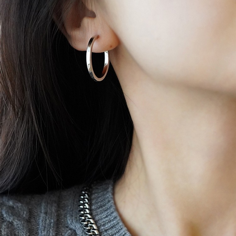 Precio especial simple anillo de auriculares temperamento moda versátil de alta sensación aretes de auriculares al por mayor