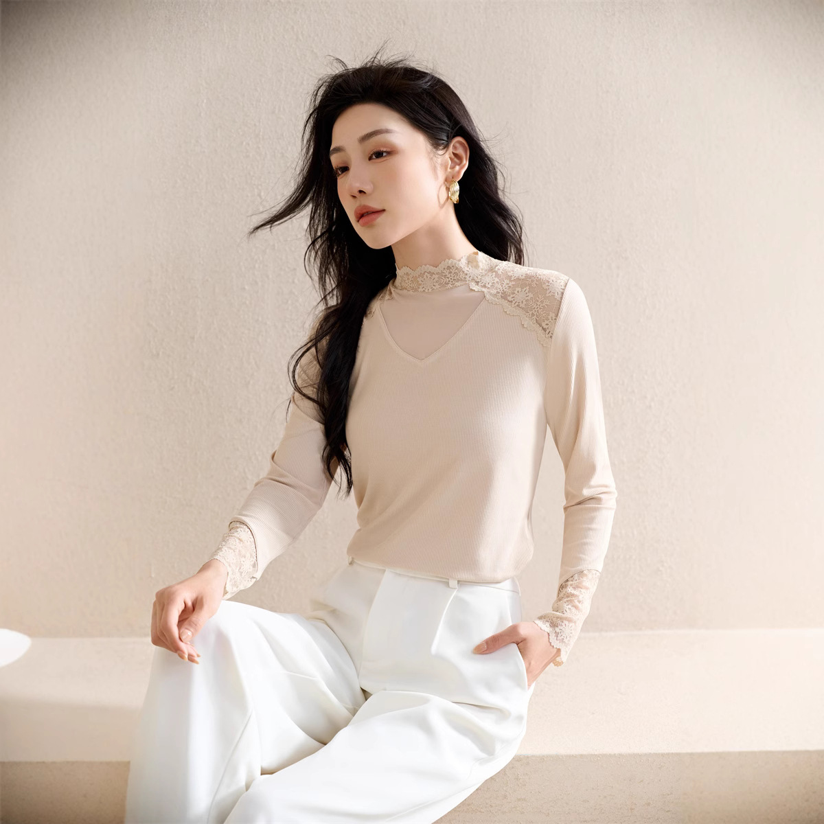 Yanzhiban High-Neck Lace Base Layer Top, Stylish and Slimming Women's Top for Spring, Autumn and Winter