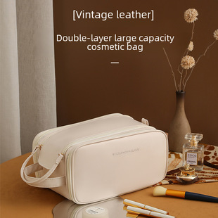 High quality handheld polyurethane capacious cosmetic bag with zipper, storage bag, fashionable organizer bag