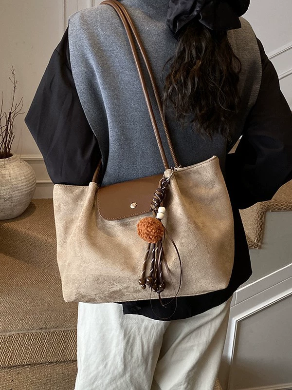 Capacious retro shoulder bag, underarm bag