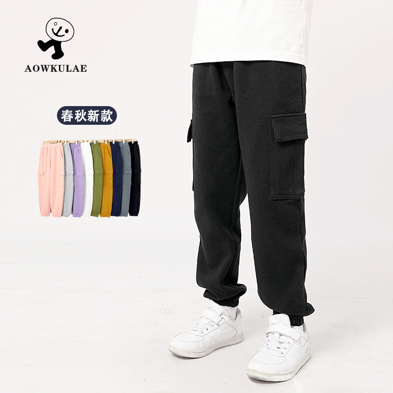 Korean style children's pants, boys' and girls' solid color sports cargo pants wholesale.
