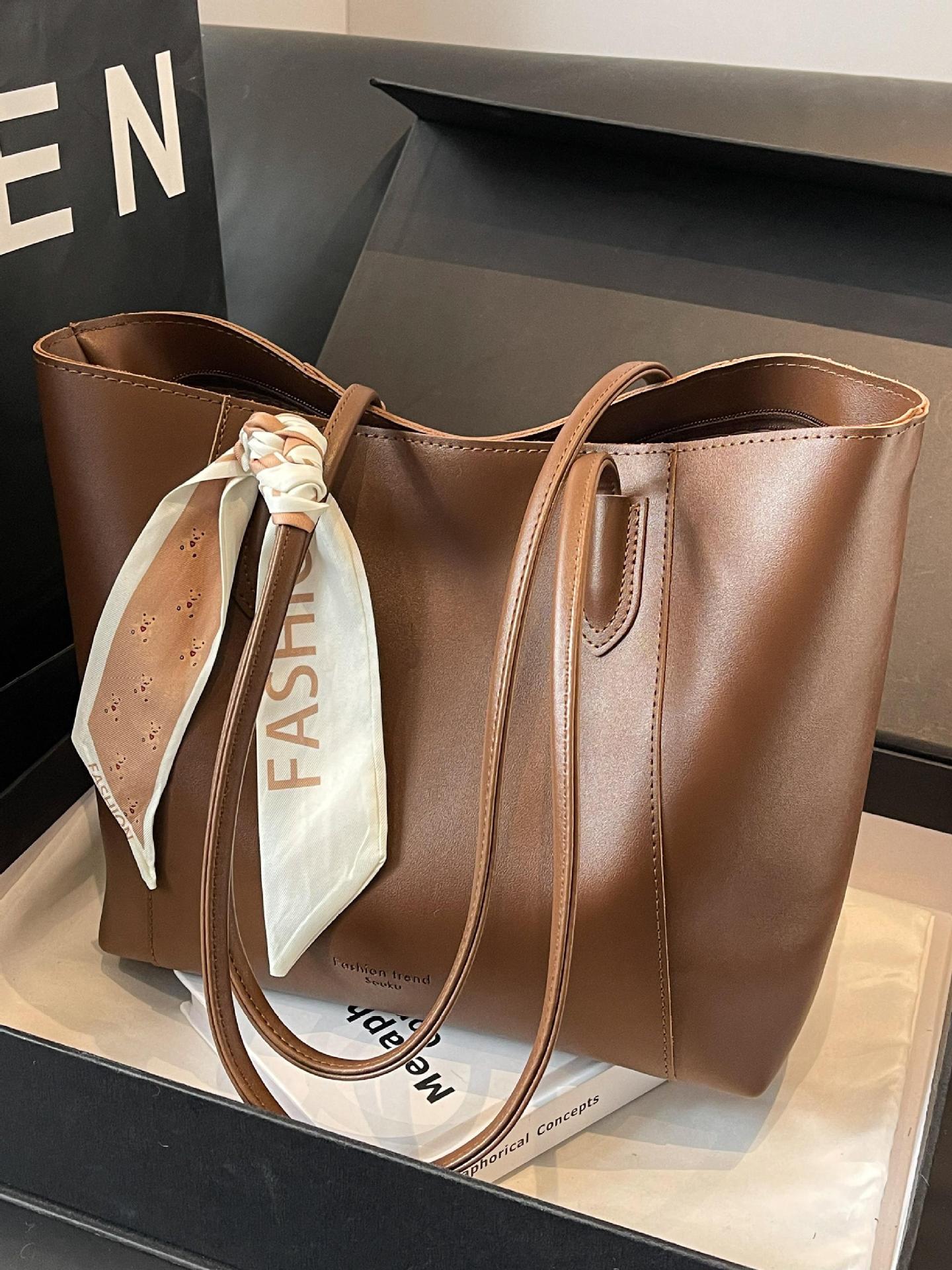 Bolsa de viaje transfronteriza de gran capacidad para mujeres 2025 nueva moda universal simple bolso de hombro axilar