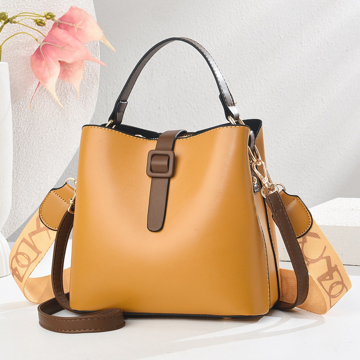 Taizhou bolsas de mujer color sólido bolsas de cubo de mano texturas coreanas bolsas de hombro inclinadas para mujeres fashion ladybags