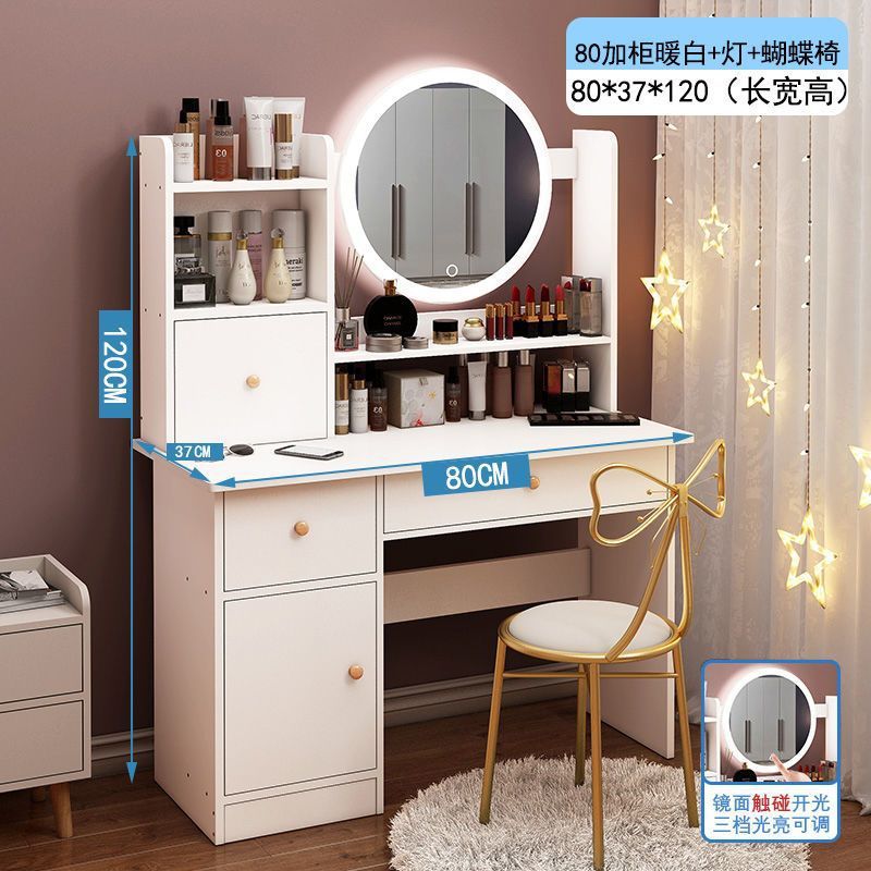 Теплый белый шкаф с подсветкой и стулом-бабочкой