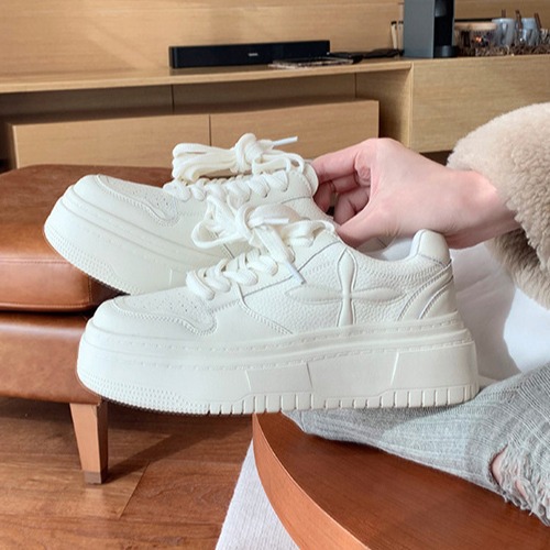 Edición de cuero de vaca ~ 2024 nuevo cuero casual con suela gruesa zapatos blancos de muffin zapatos de patineta de altura zapatos deportivos