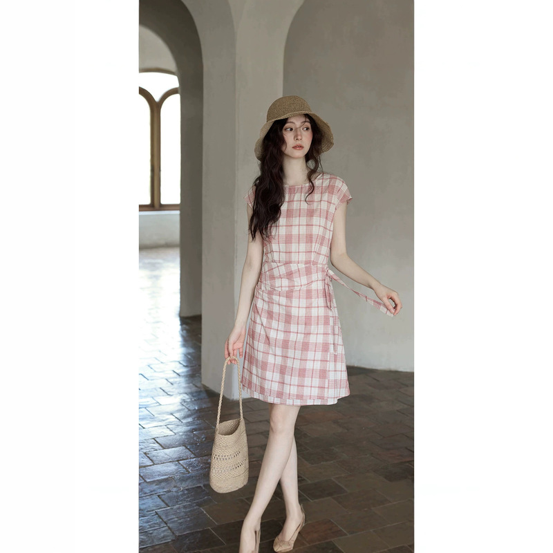 2026 New Summer Slimming Korean-Style Elegant and Attractive Dress with Waist-Cinching Mid-Length Red Plaid Tie Dress