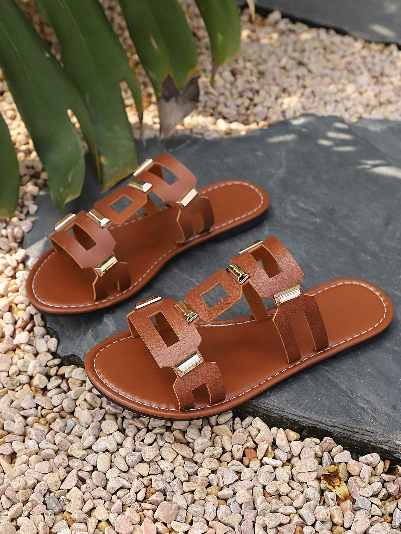 Cross-border European American Style Flat Roman Sandals For Women, New Summer Model With Metal Buckle Decoration,_vogvips.com