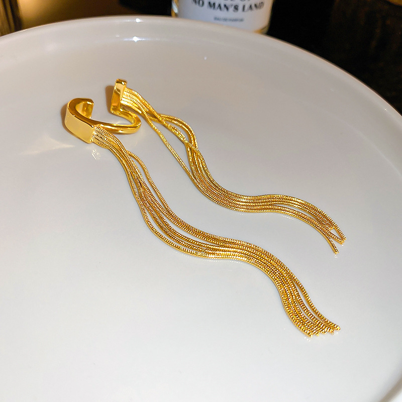 Diamante-incrustado ZIRCON clip de oreja conjunto de tres piezas temperamento personalizado estilo frío sin oreja clip de hueso de alta calidad nuevos pendientes para las mujeres