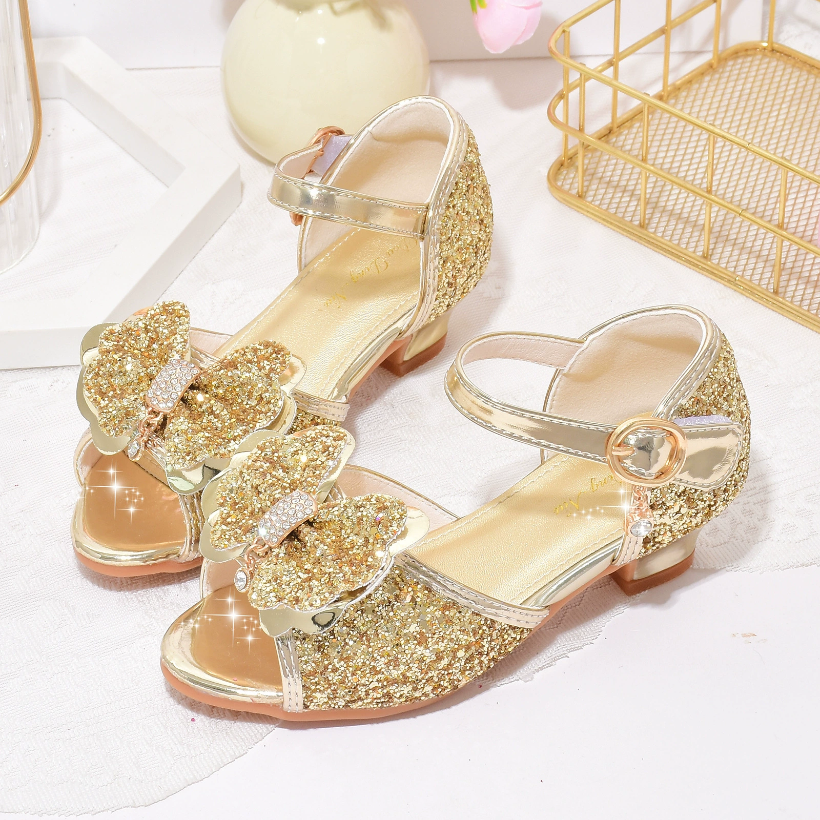 Сандалии для девочек модные летние новые хрустальные туфли детские туфли на высоком каблуке блестящие кроссовки для девочек