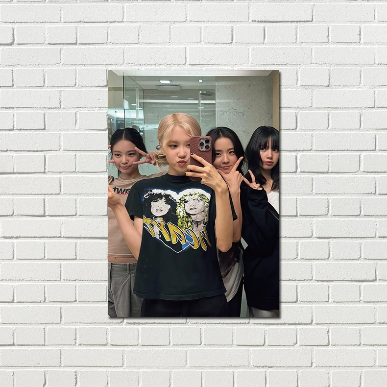 Coated Paper Poster Set, 8-Piece K-pop Wall Stickers, Glossy Collectible Prints