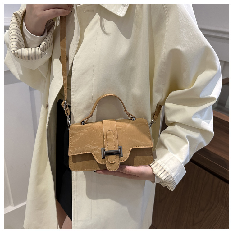 2024 New style women's trendy, fashionable and high-quality single-shoulder handbag, autumn commuting crossbody small square bag undefined