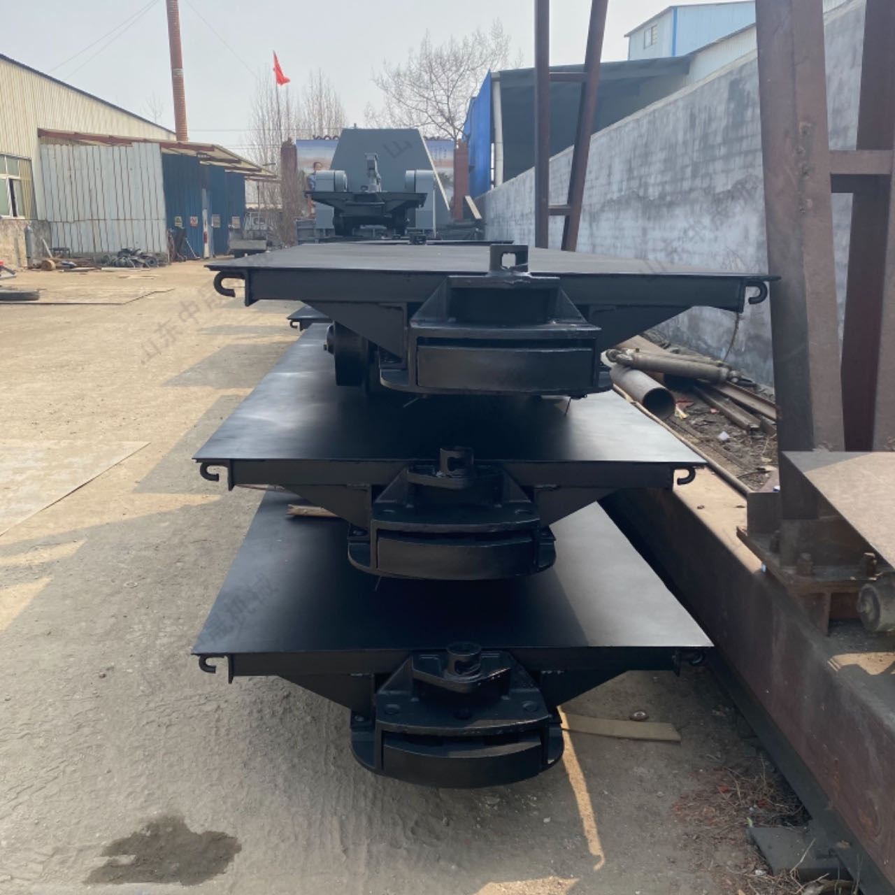 矿用平板车 牵引式重型货物运输 摇动式电动轨道平板车厂家直发