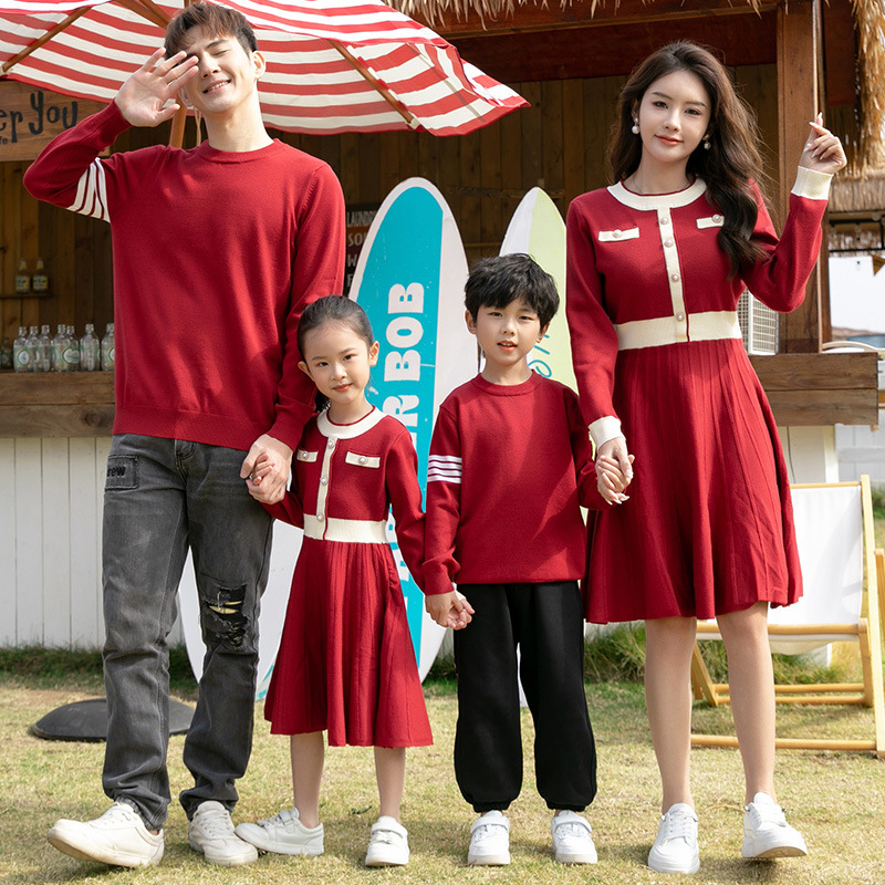 Otoño e invierno de gama alta festival de primavera ropa para padres e hijos una familia de tres 2023 nuevo vestido de madre e hija suéter rojo completo decoración del hogar