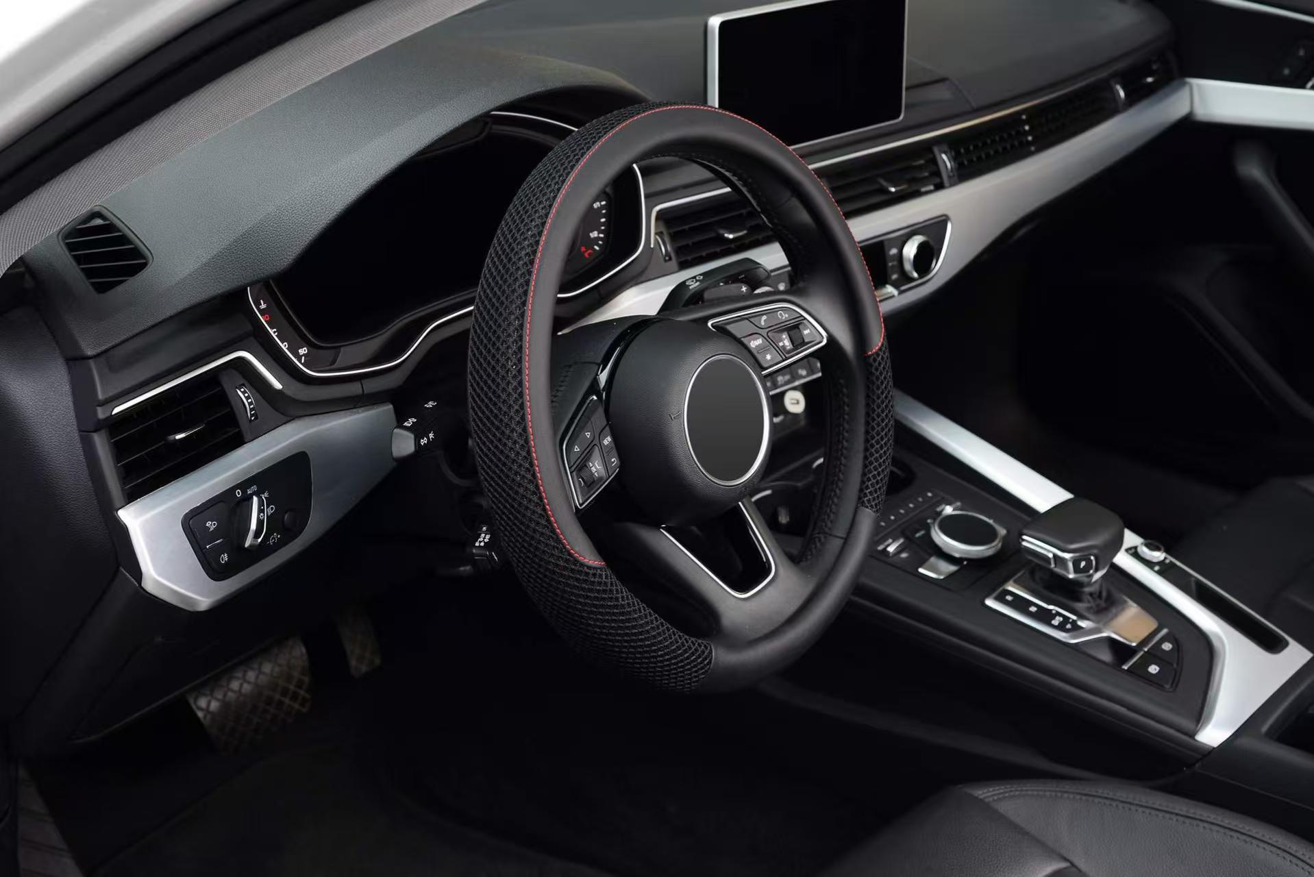 Car Steering Wheel Cover for All Seasons, Seam-Free Leather Ice Silk Men's and Women's Sports Universal Handlebar Cover