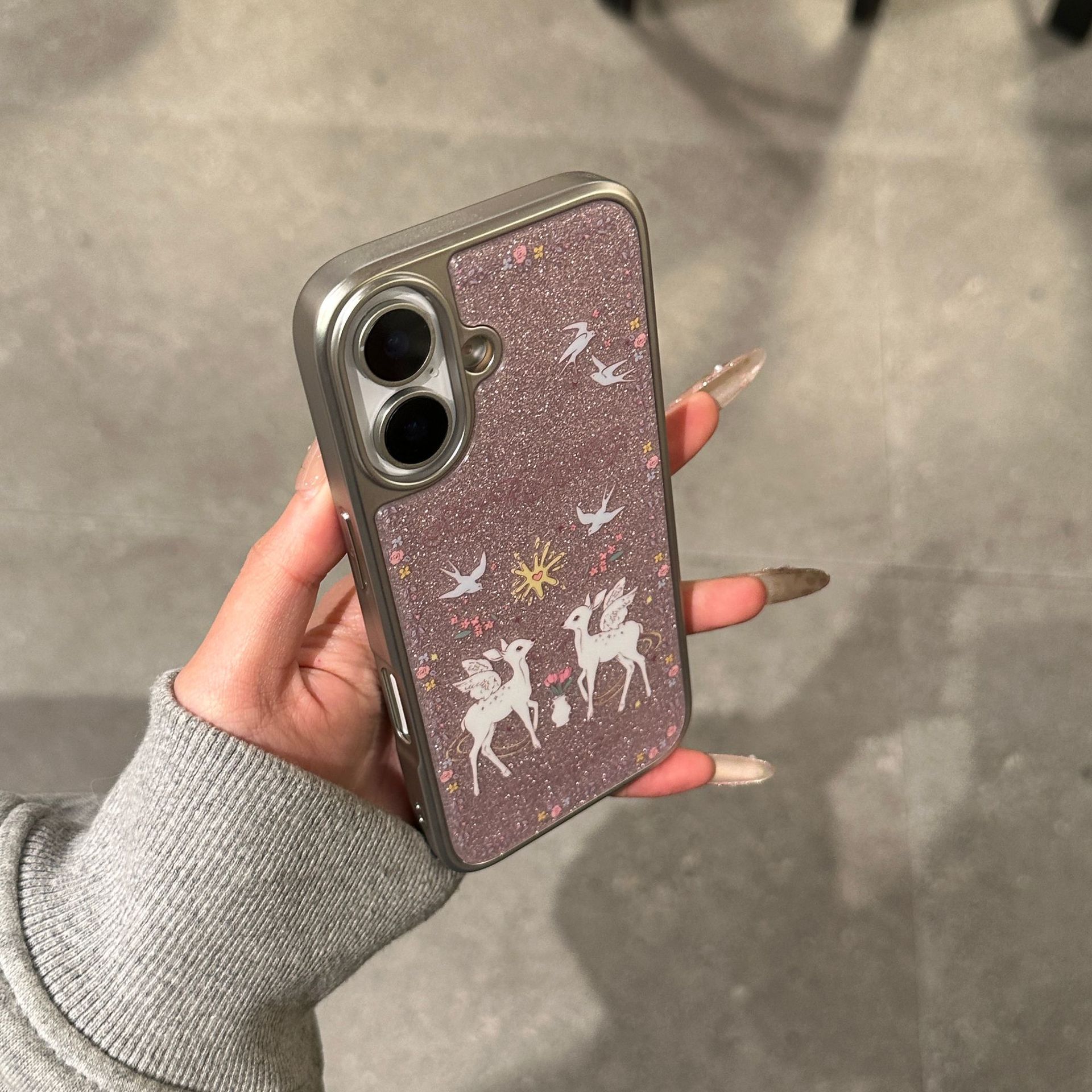 Fun Girl Heart Angel Cervatillo Adecuado para Apple 16ProMax Funda para teléfono móvil 15Pro/14Pro Flower 13 Mujer