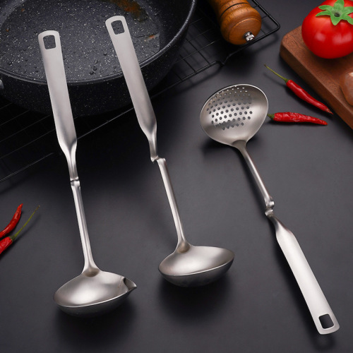 304 stainless steel oil separation spoon thickened wall-mounted oil soup colander creative kitchen oil filter hot pot oil spoon