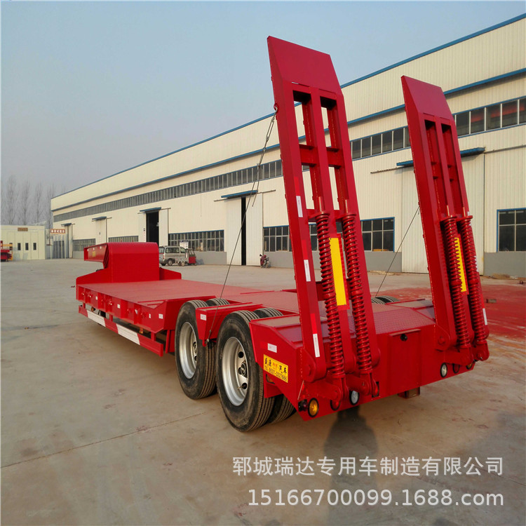 13米低结构紧凑 825轮胎3桥低平板半挂车载重