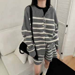 秋季新款 松弛感撞色条纹圆领针织长袖女装开衫抽绳短裤套装宽松