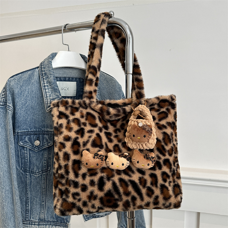 Bolsa portátil portátil de pelo retro para mujeres 2024 otoño y invierno nuevo leopardo de gran capacidad personalidad extranjera bolso de hombro