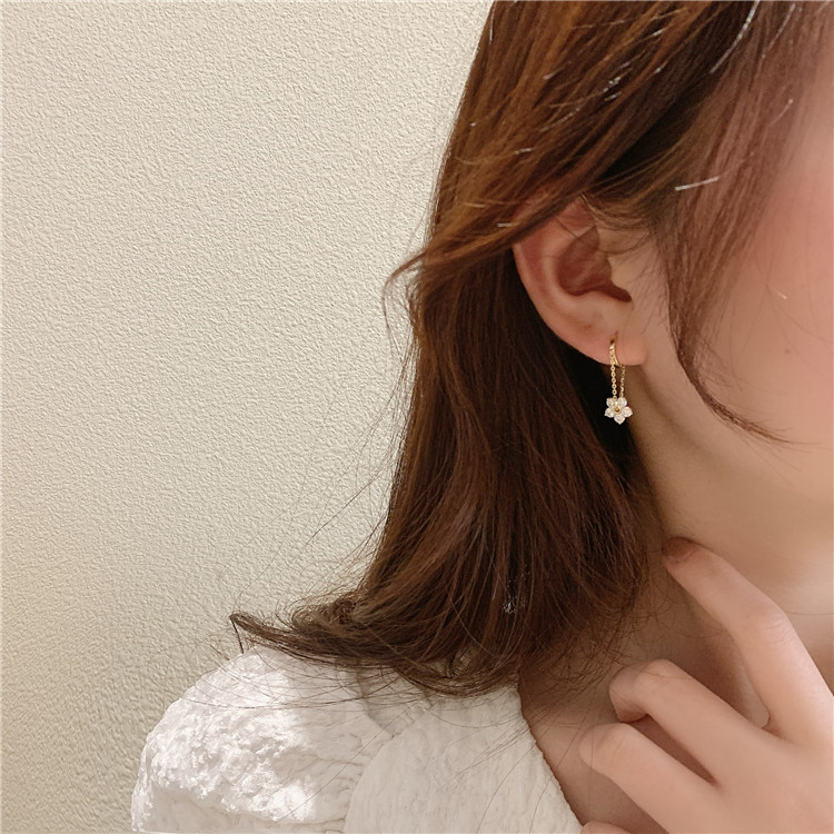Corea del Sur Dongdaemun borla de moda personalizada diamante flor oído hebilla pendientes en línea celebridad temperamento diseño joyería del oído para las mujeres