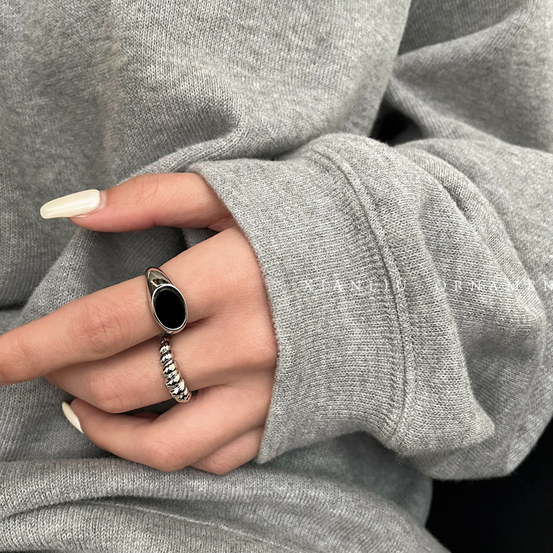 Retro black small design fashionable ring with pigtail
