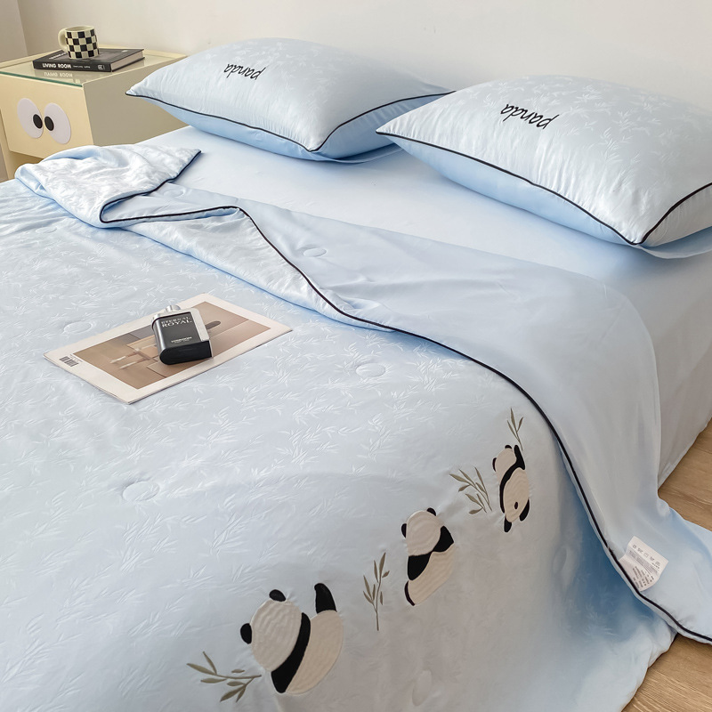 Edredón de verano de seda de hielo de lujo ligero 2025 nuevo edredón de aire acondicionado bordado lavable a máquina edredón fino edredón fresco de verano juego de cuatro piezas