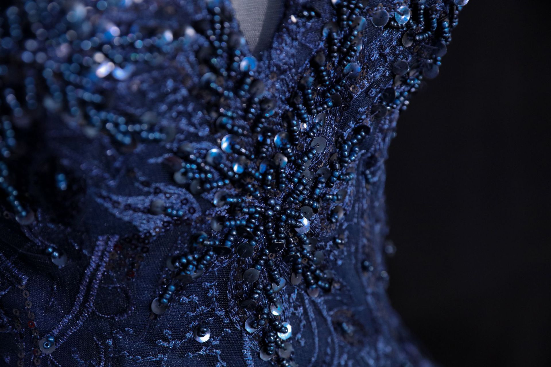 Damenbekleidung Farbiges Garn 2024 Braut Solo Kunst Prüfung Bühnenauftritt Puffrock Eine Schulter Schlankes Bankettkleid Versorgung_voghion.com