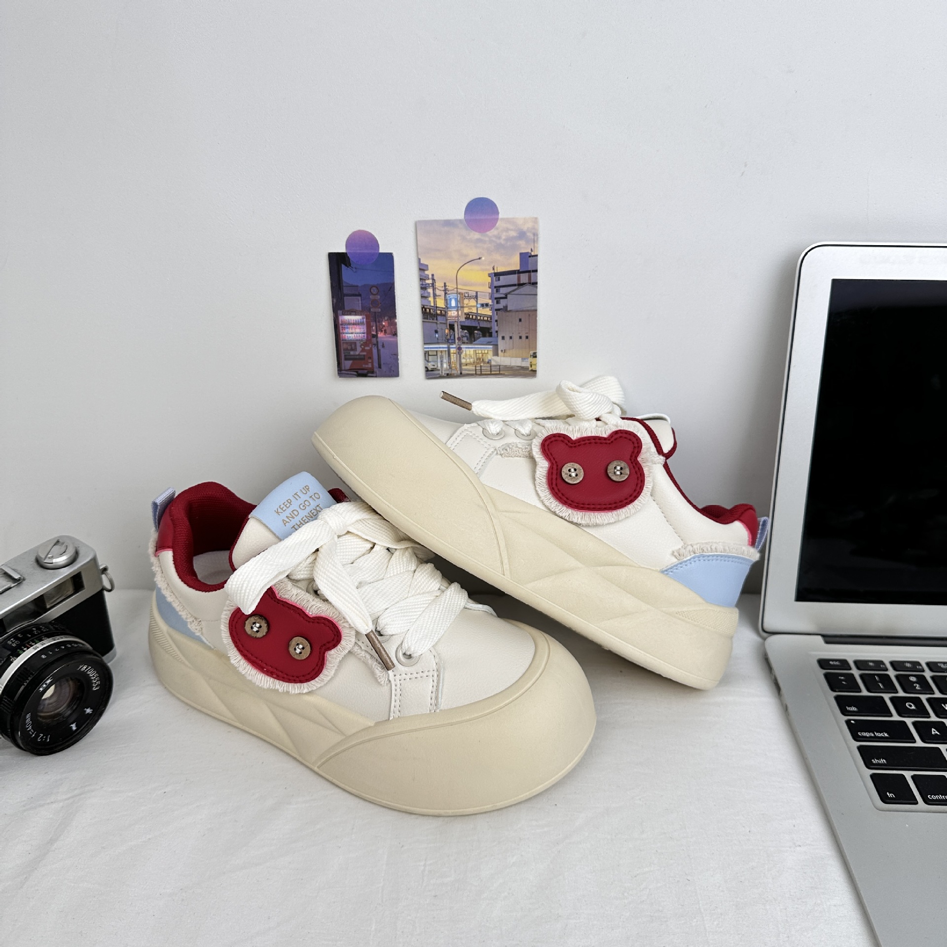 Yuanbo primavera de zapatos de skate de estudiantes de suela gruesa zapatos casuales para mujeres versátiles 2025 nuevos zapatos coreanos