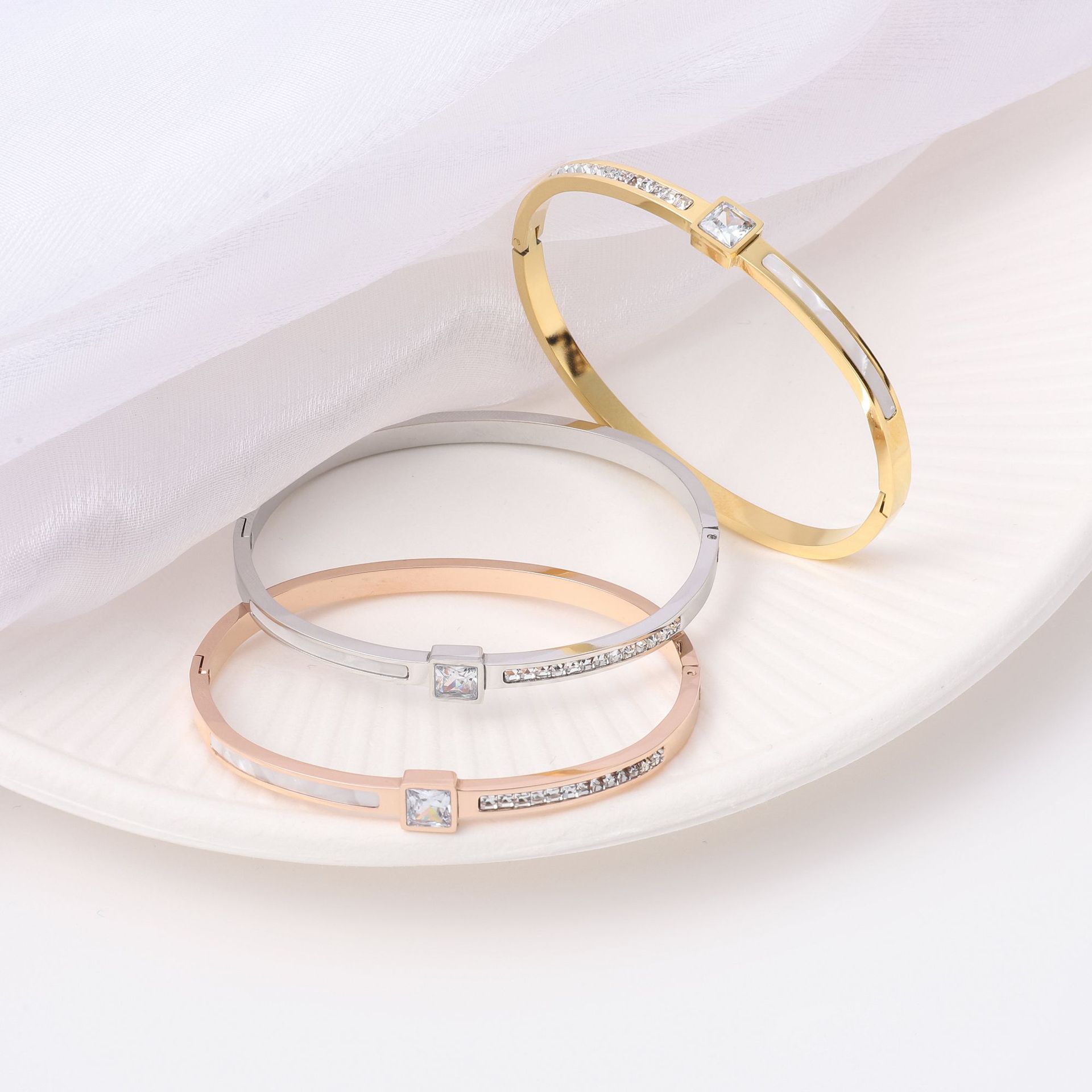 Brazalete de diamante cuadrado de acero de aluminio de oro real de lujo ligero nicho de diseño de alta calidad no se desvanece joyas de brazalete de anillo de mujer