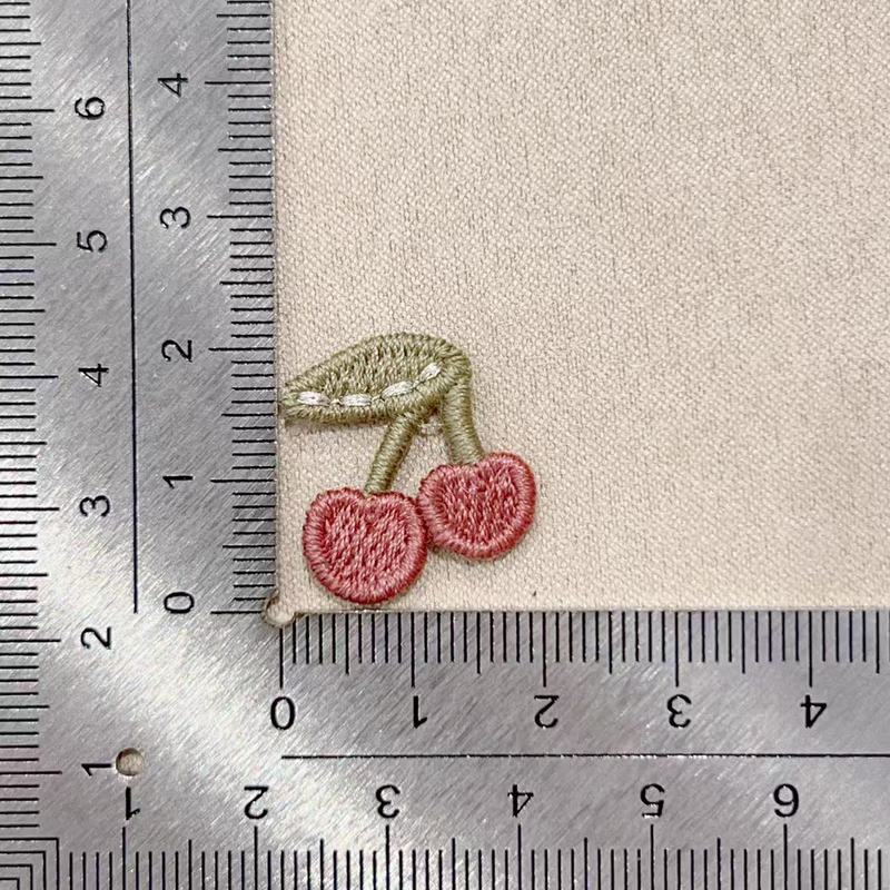 刺繍ワッペン、服飾アクセサリー、キュートでスタイリッシュな漫画風動物・フルーツ・顔の手作りDIYパッチ、布ワッペン|undefined