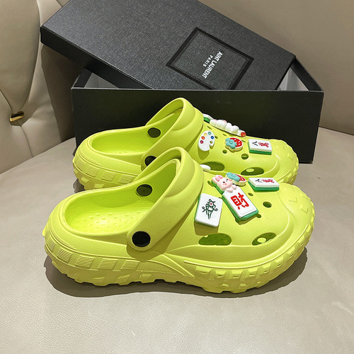 Majang niche thick sole couple hole sandals for women summer outerwear Instagram  new two-way beach flip-flops