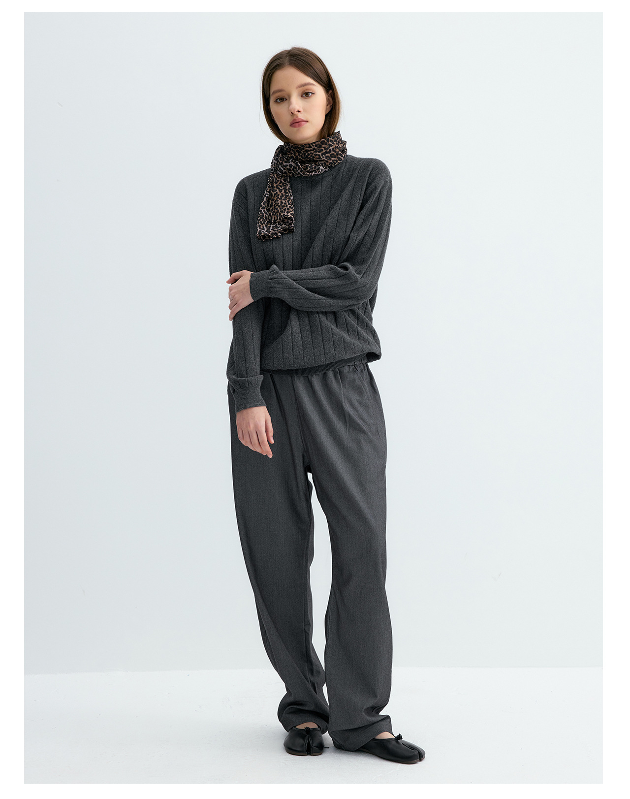 UNF 250g Loose Crew Neck Knit Sweater