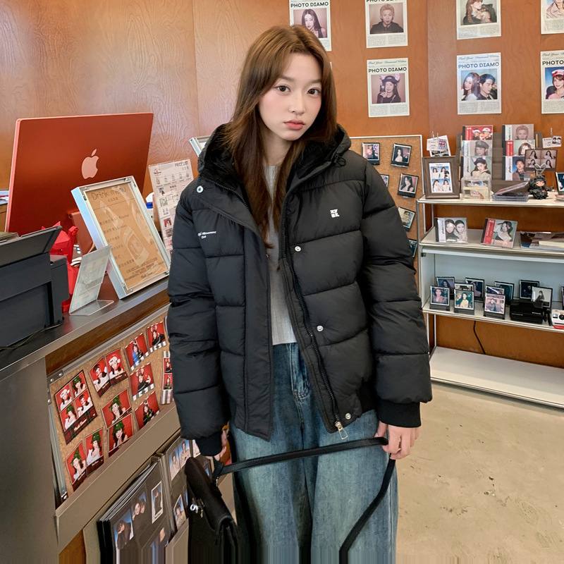 American retro casual short versatile cotton jacket 2026 winter new style Kendall Jenner style cotton coat with hood for women American retro casual short versatile cotton jacket 2026 winter new style Kendall Jenner style cotton coat with hood for women