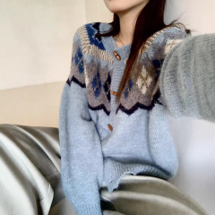复古费尔岛牛角扣毛衣外套女秋季新款慵懒风圆领软糯针织开衫上衣