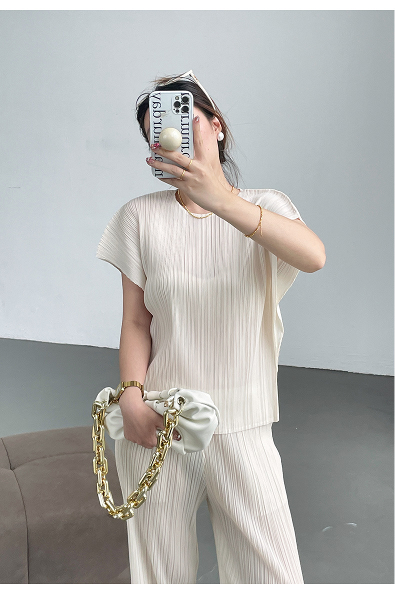 Áo thun nữ ngắn tay xếp ly phong cách Miyake thiết kế độc đáo — Màu đen chi tiết 21