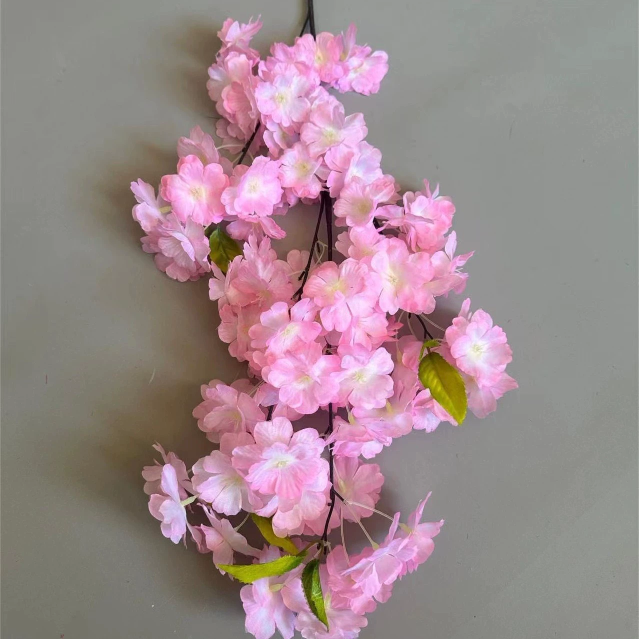 Смоделированные ветви сакуры, искусственные стебли сакуры, 3–5-shteenik, несколько цветов, вариант 1,15 м
