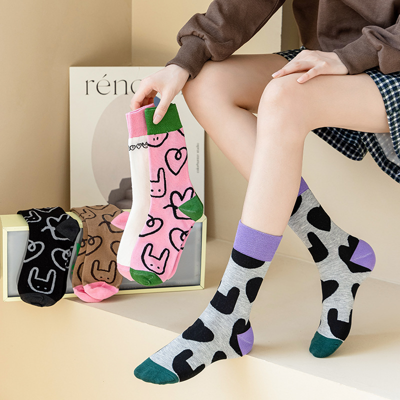 Calcetines de algodón puro Otoño e invierno de las mujeres Resumen de dibujos animados de conejo mediados de la pantorrilla japonés INS de moda color a juego sin hueso pila Calcetines