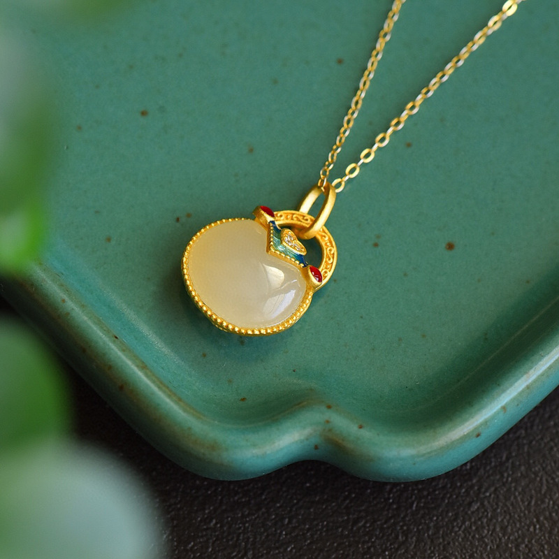 The Best Wallet Pendant Inlaid in Hetian Yuguang Luxury Neckchain Palace Restoring Ancient Road Temperament Bronze Design The Best Wallet Pendant Inlaid in Hetian Yuguang Luxury Neckchain Palace Restoring Ancient Road Temperament Bronze Design
