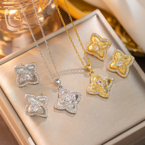 Necklace for Women, Influencer Lucky Grass Zircon Flower, Unique and Lightweight Luxury New Design Pendant Set, Titanium Steel Necklace